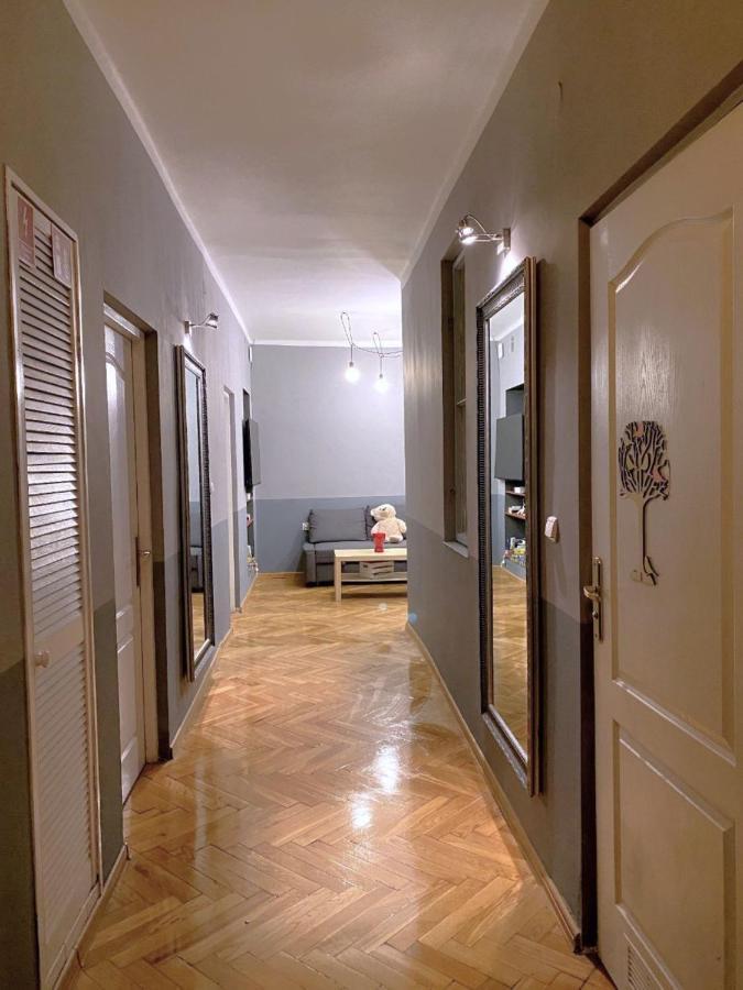 Real Vip Hostel Краков Экстерьер фото
