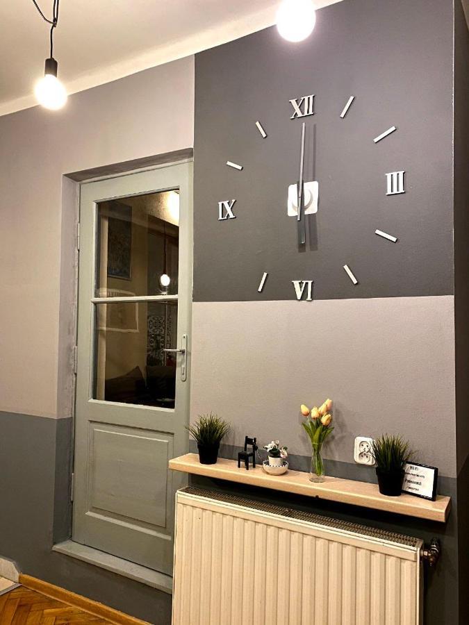 Real Vip Hostel Краков Экстерьер фото