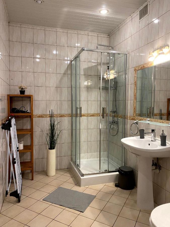 Real Vip Hostel Краков Экстерьер фото