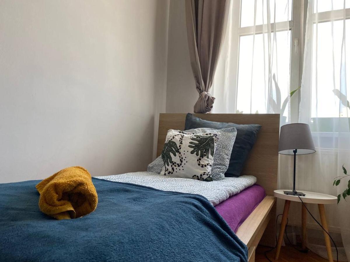 Real Vip Hostel Краков Экстерьер фото