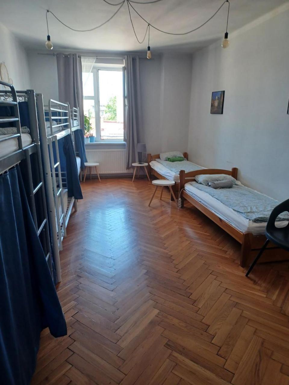 Real Vip Hostel Краков Экстерьер фото