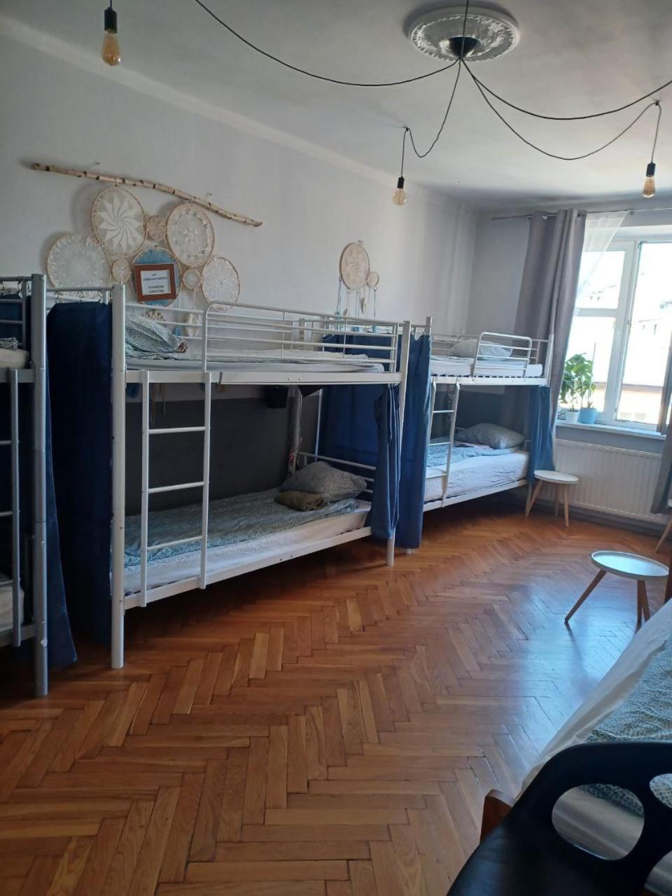 Real Vip Hostel Краков Экстерьер фото