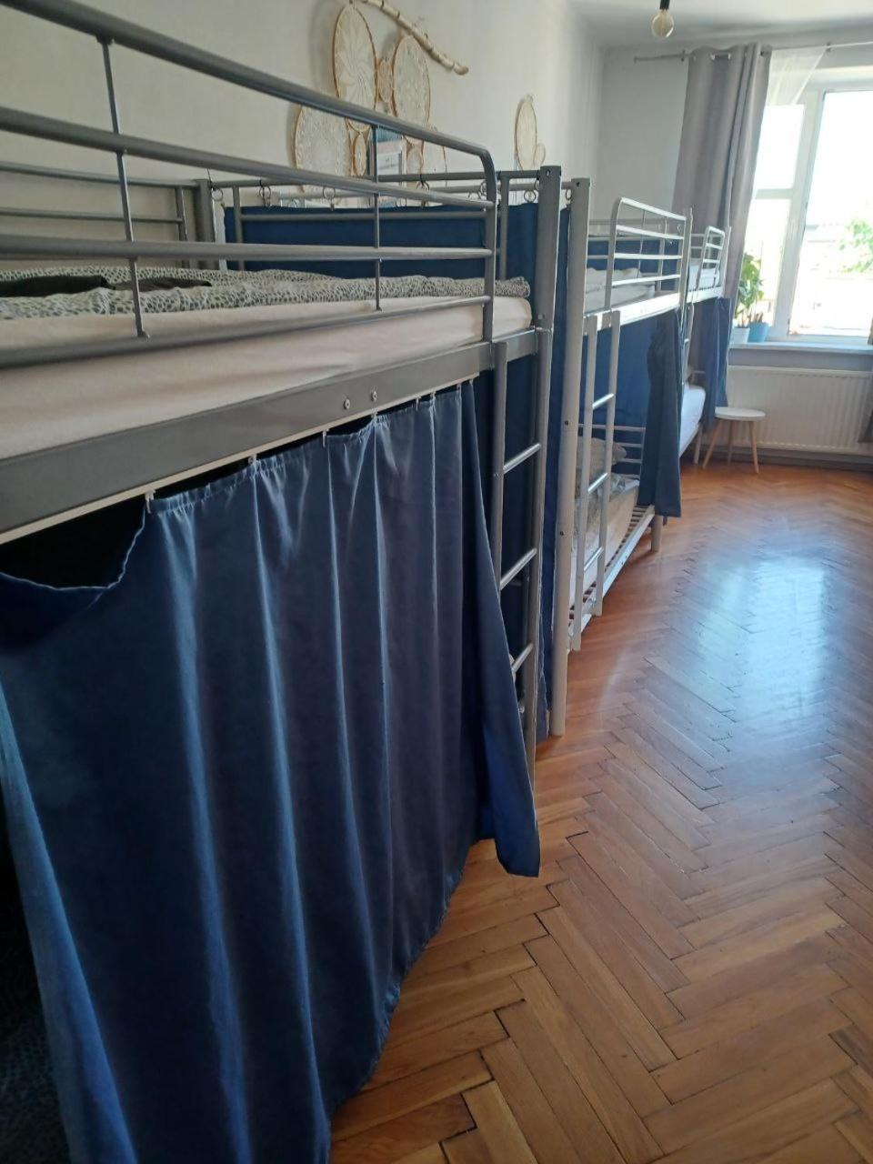 Real Vip Hostel Краков Экстерьер фото